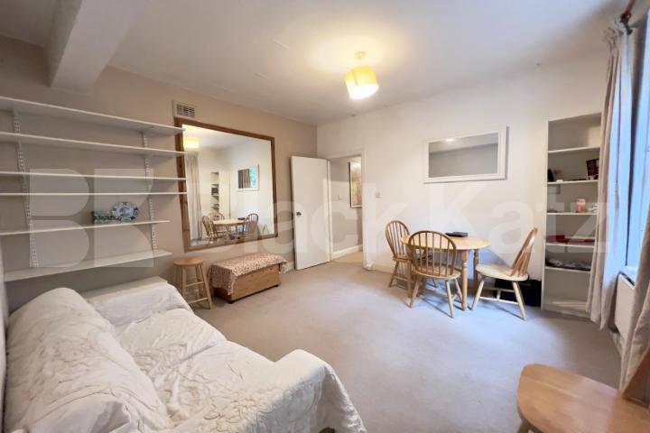 Superbly located between Borough Station and Elephant and Castle Station Bath Terrace, Borough